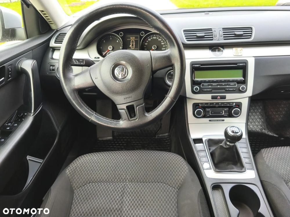 Volkswagen Passat 2.0 TDI Trendline - 16