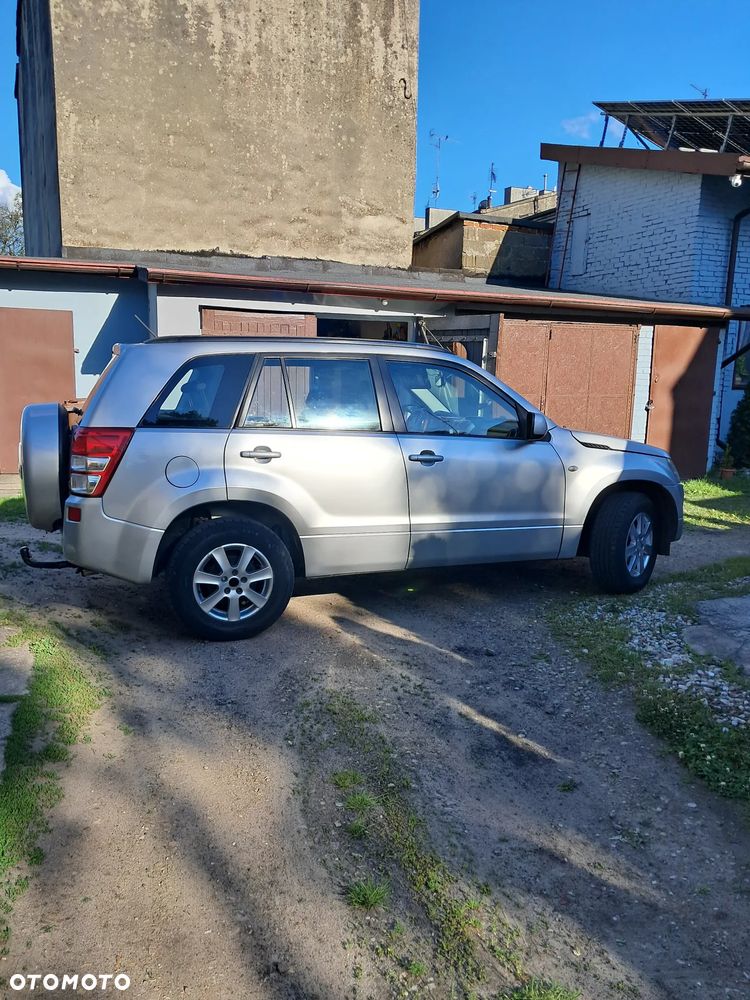 Suzuki Grand Vitara 2.0 - 5