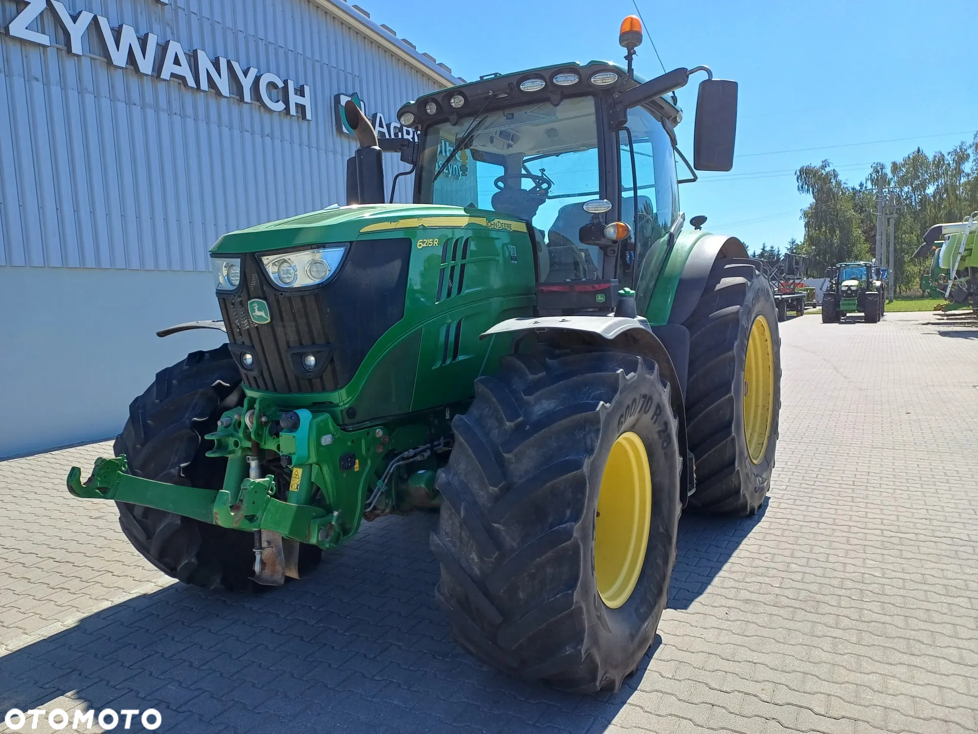 John Deere 6215R - 3