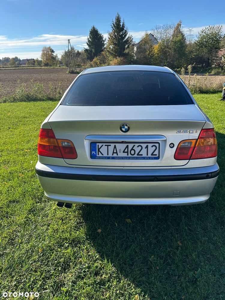 BMW Seria 3 320i - 8