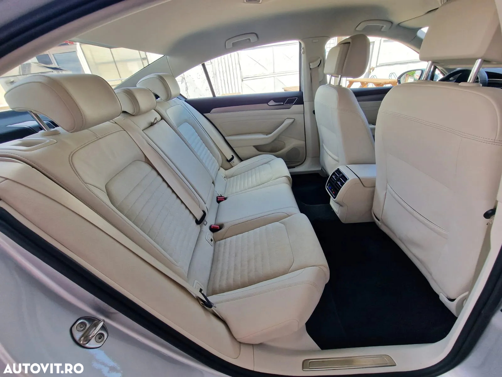 Volkswagen Passat Variant 2.0 TDI DSG 4Motion Highline - 14
