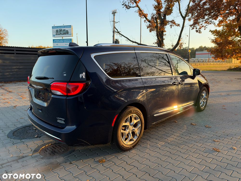 Chrysler Pacifica - 7