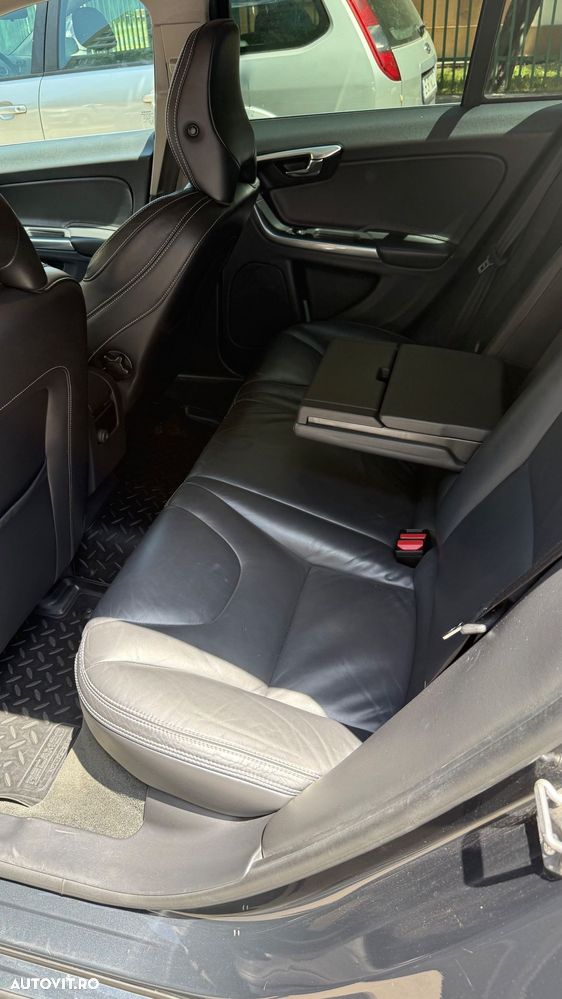 Volvo V60 D4 Geartronic Momentum - 11