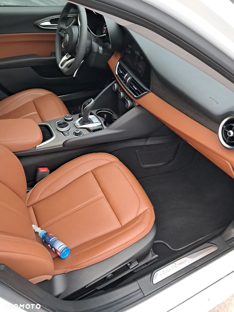 Alfa Romeo Giulia - 5