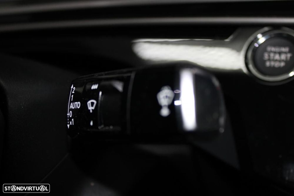 Peugeot e-3008 73 kWh Allure — fotografia 18