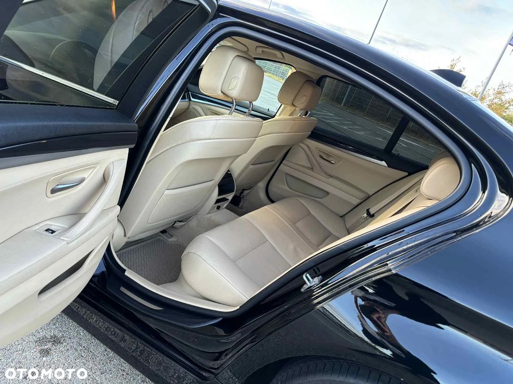 BMW Seria 5 520d xDrive - 11