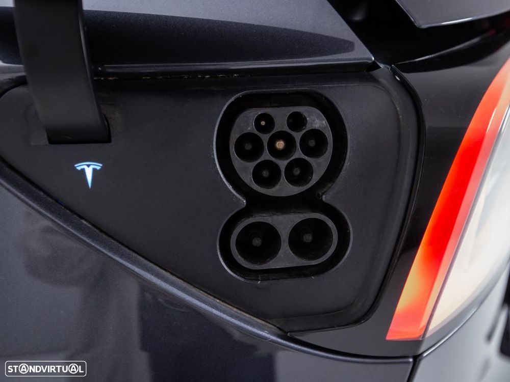 Tesla Model Y Long Range Dual Motor AWD - 19