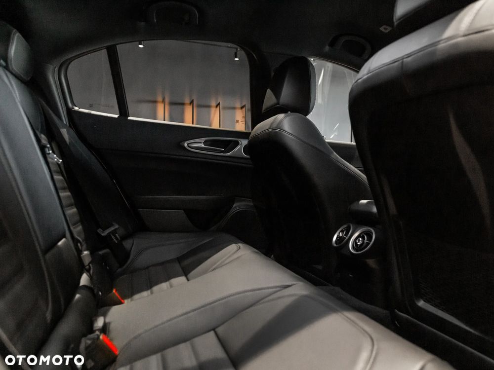 Alfa Romeo Giulia 2.2 D Turbo Veloce Q4 - 7