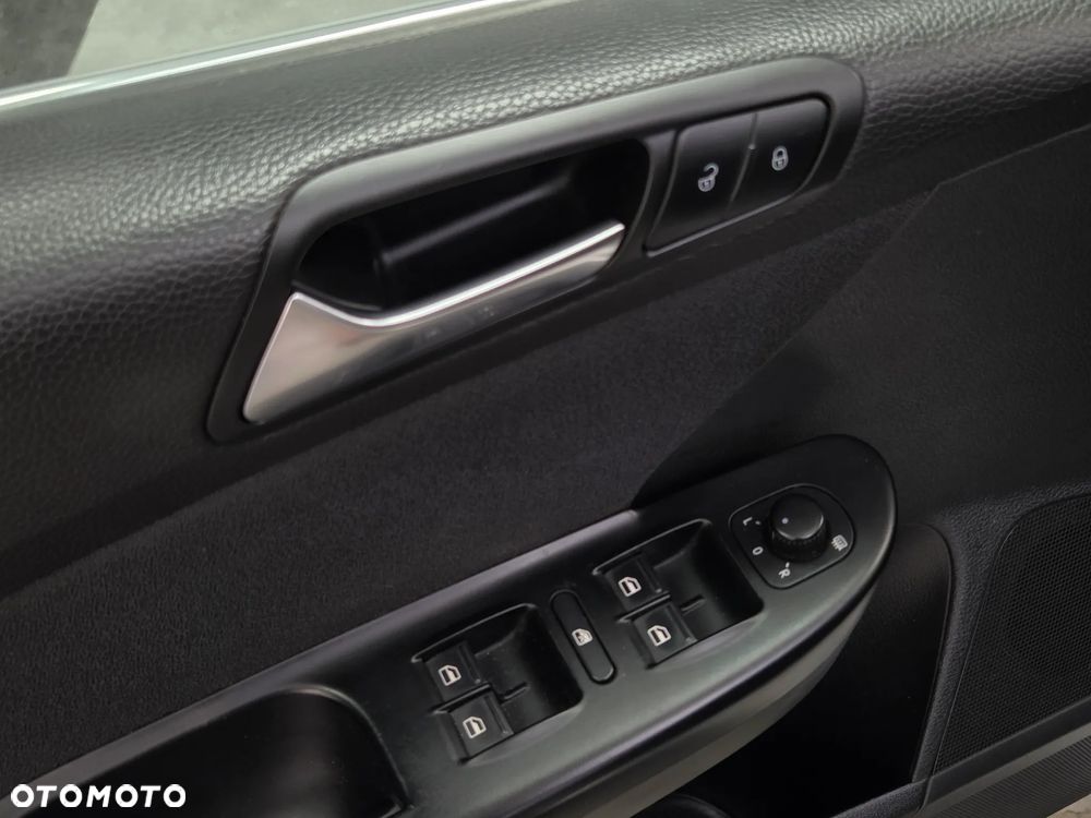 Volkswagen Passat Variant 2.0 TDI BlueMotion Technology DPF Comfortline - 16