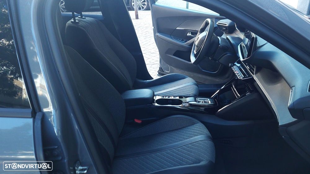 Peugeot e-2008 54 kWh Allure - 24