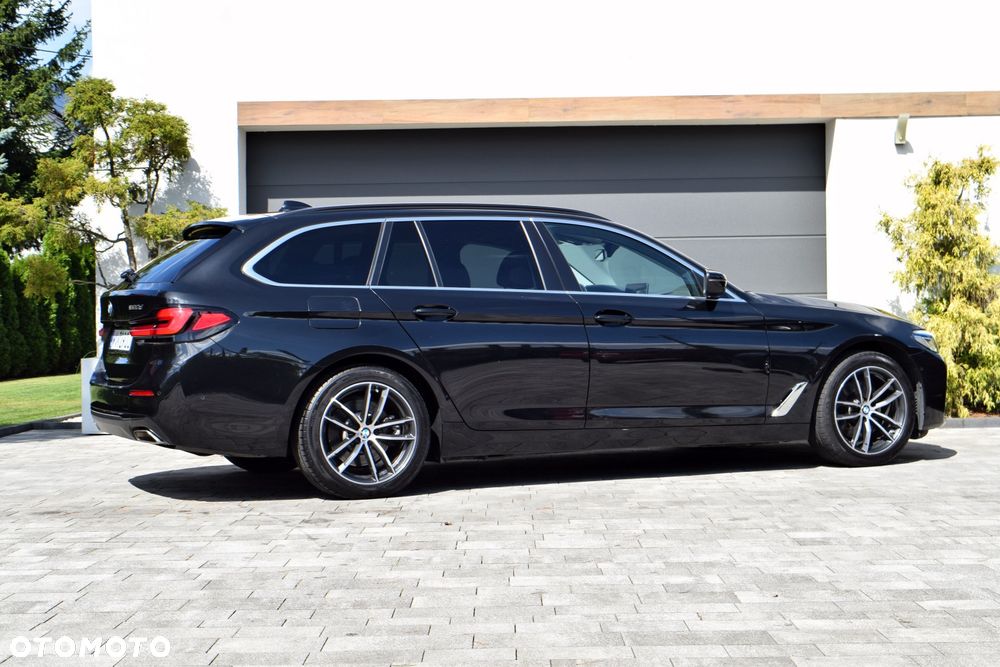 BMW Seria 5 520d Touring M Sport Edition - 11