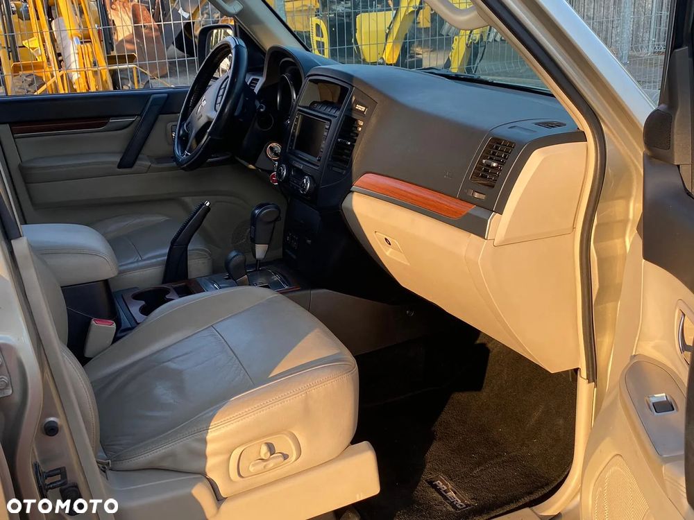 Mitsubishi Pajero 3.2 DID Instyle - 13