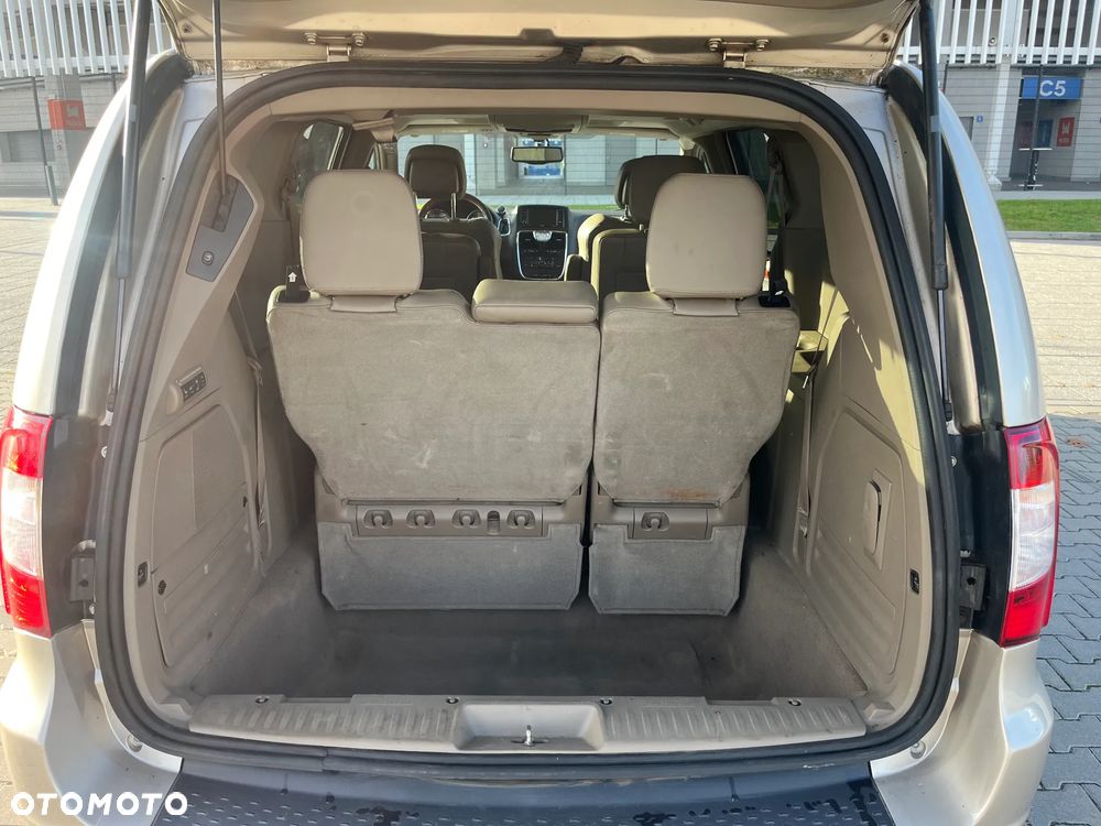 Chrysler Town & Country 3.6 Limited - 16