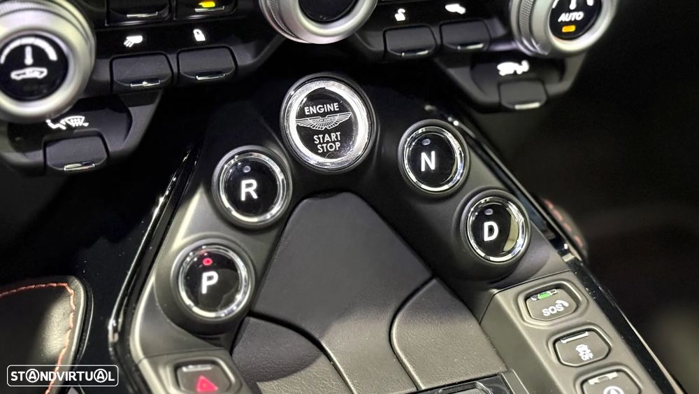 Aston Martin Vantage Coupe 4.0 Twin-Turbo V8 - 36