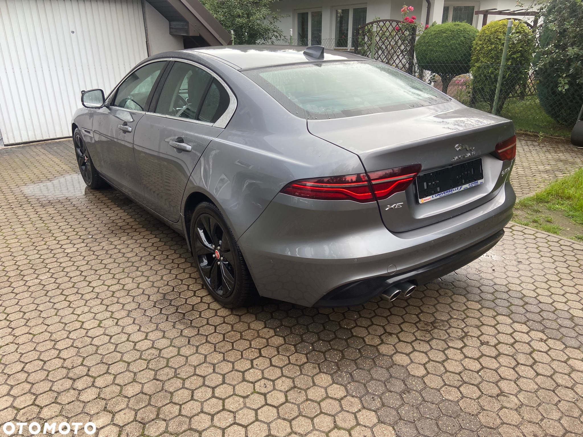 Jaguar XE 2.0 D180 SE - 11