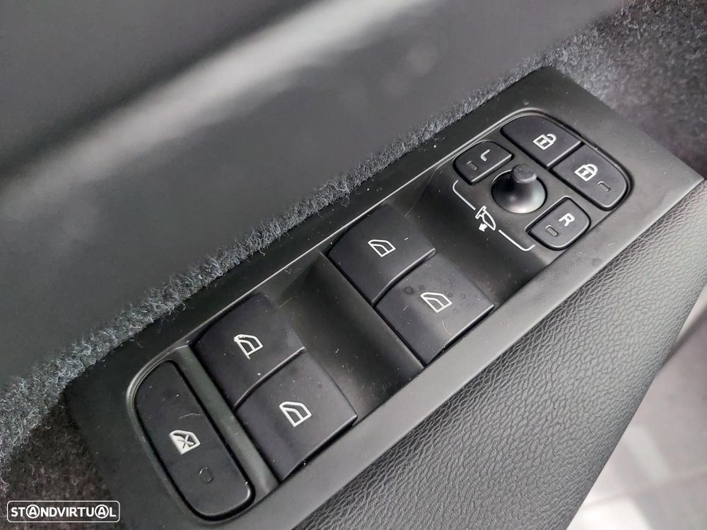 Volvo XC 40 1.5 T5 PHEV Momentum Plus - 27