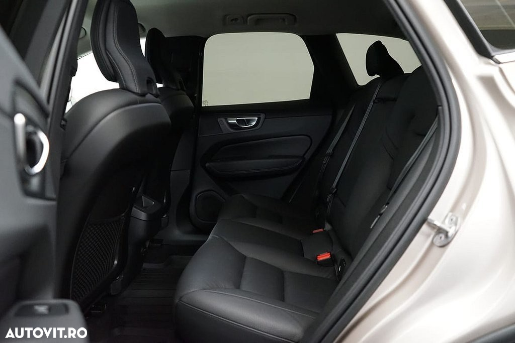 Volvo XC 60 B5 AT AWD MHEV Core - 12