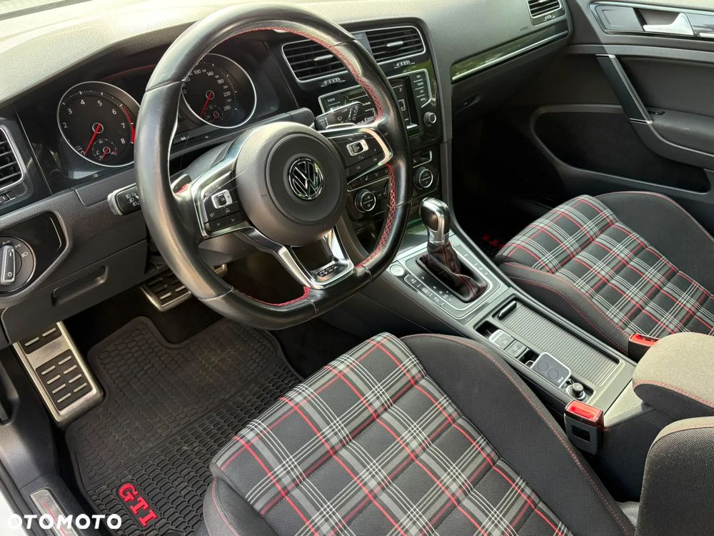 Volkswagen Golf - 7