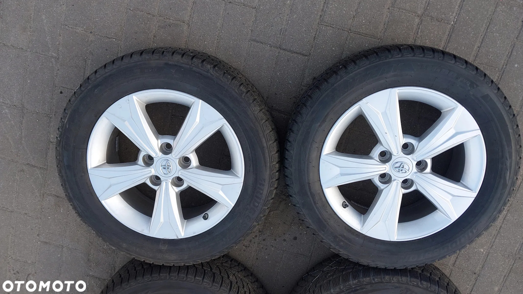 Komplet kol zimowych  Toyota OE PW457-10001 6.5" x 17" 5x114.3 ET45 corolla e21 auris chr opony 215/60r17 - 2