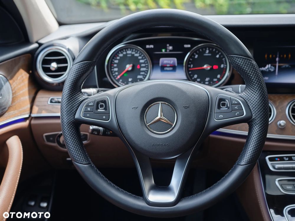 Mercedes-Benz Klasa E 220 d 9G-TRONIC - 22