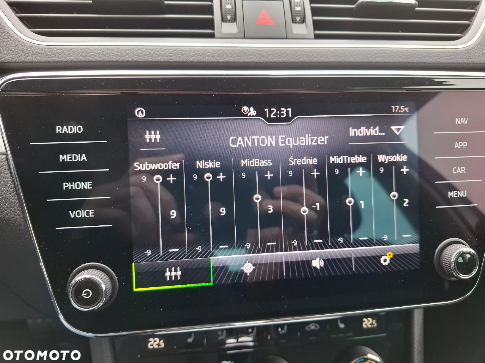 Skoda Superb Combi 2.0 TDI DSG Ambition - 31
