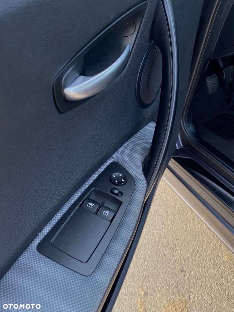 BMW Seria 1 - 22