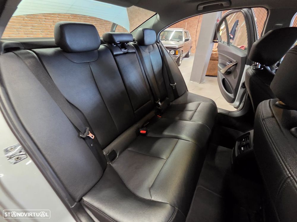 BMW 320 d Aut. Luxury Line - 14