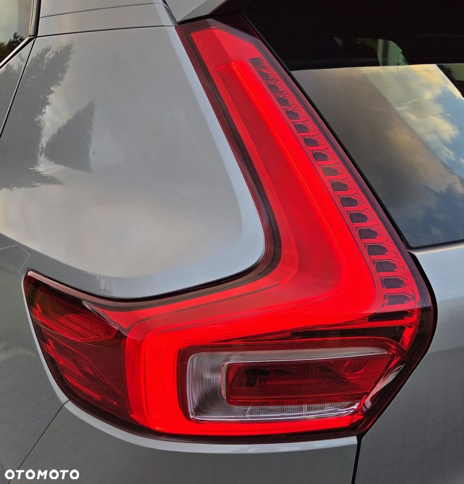 Volvo XC 40 B3 B DKG Plus Black Edition - 21