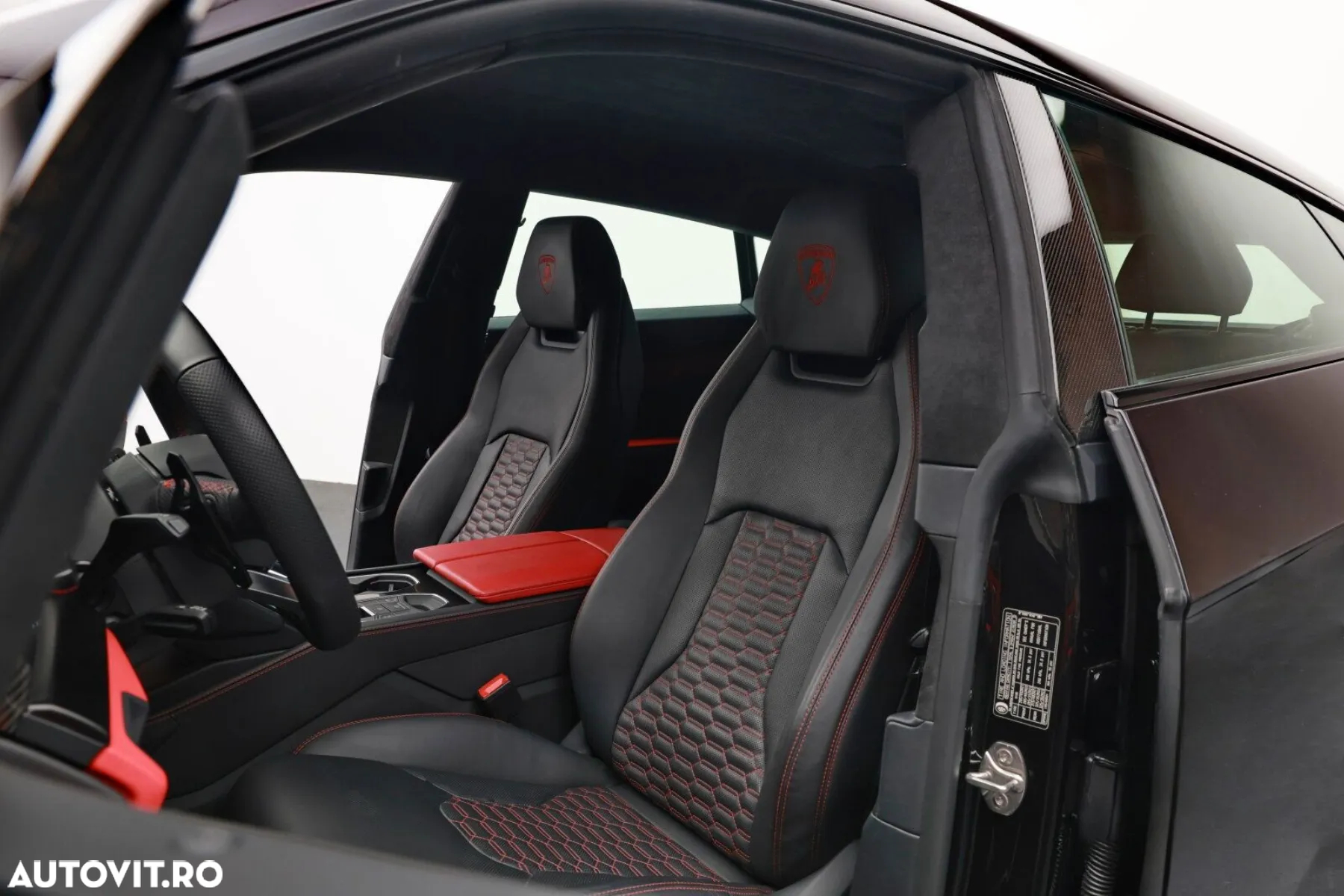 Lamborghini URUS Standard - 20