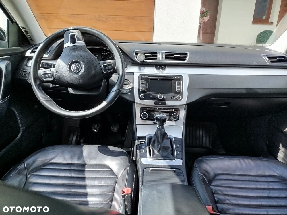 Volkswagen Passat 2.0 TDI Comfortline - 11