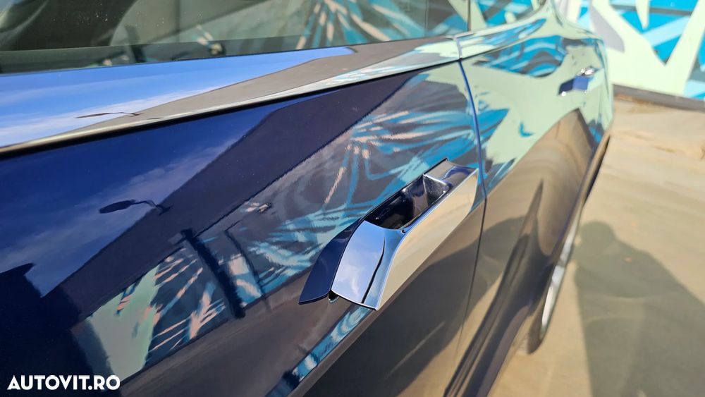 Tesla Model S - 6