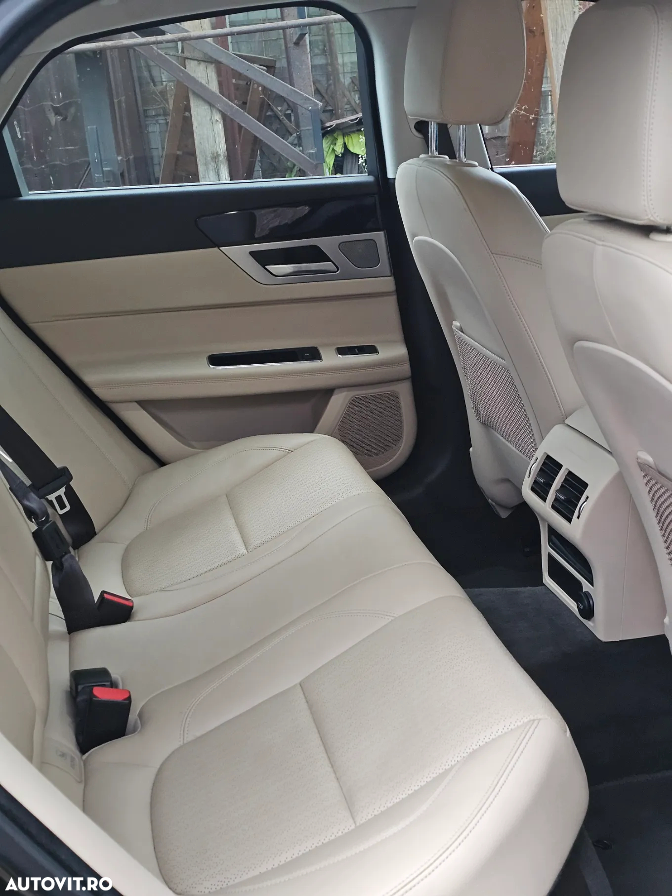 Jaguar XF 20d RWD E-Performance Prestige - 22