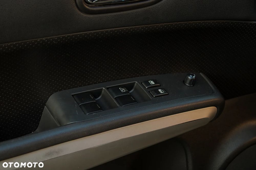 Nissan X-Trail 2.0 dCi 4x4 DPF Platinum - 34