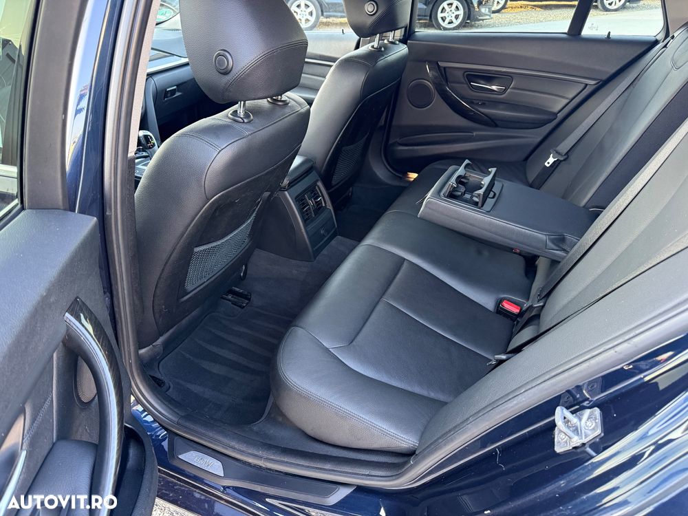 BMW Seria 3 320d Aut. Luxury Line - 7