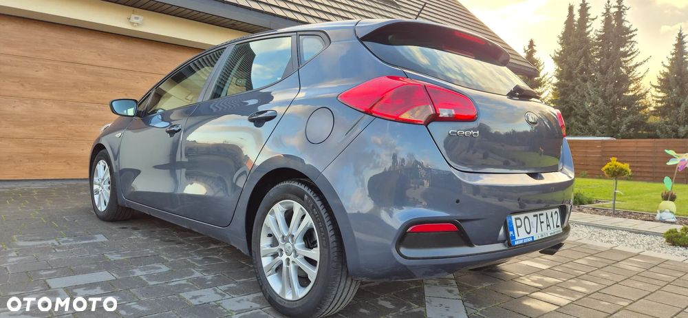 Kia Ceed - 8