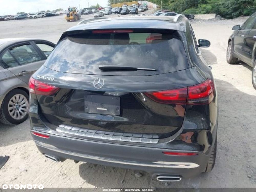Mercedes-Benz GLA - 6