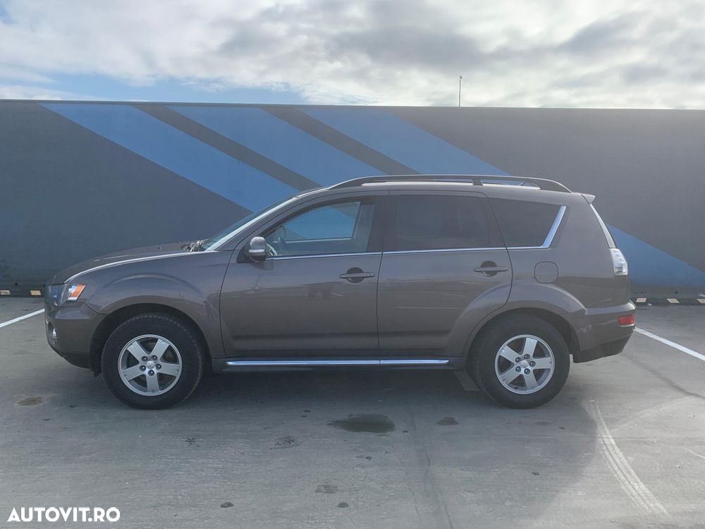Mitsubishi Outlander 2.2 DI-D 4WD Intense - 19