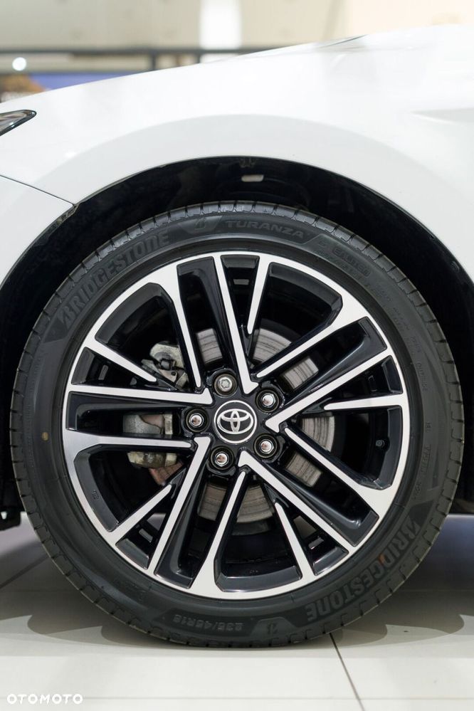 Toyota Camry - 17