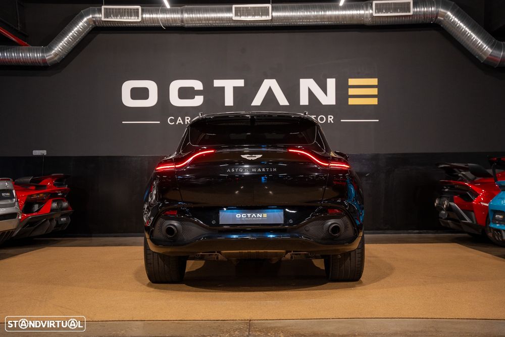 Aston Martin DBX - 3