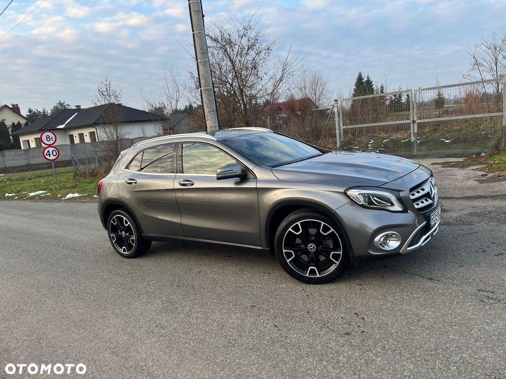 Mercedes-Benz GLA 250 7G-DCT AMG Line - 1