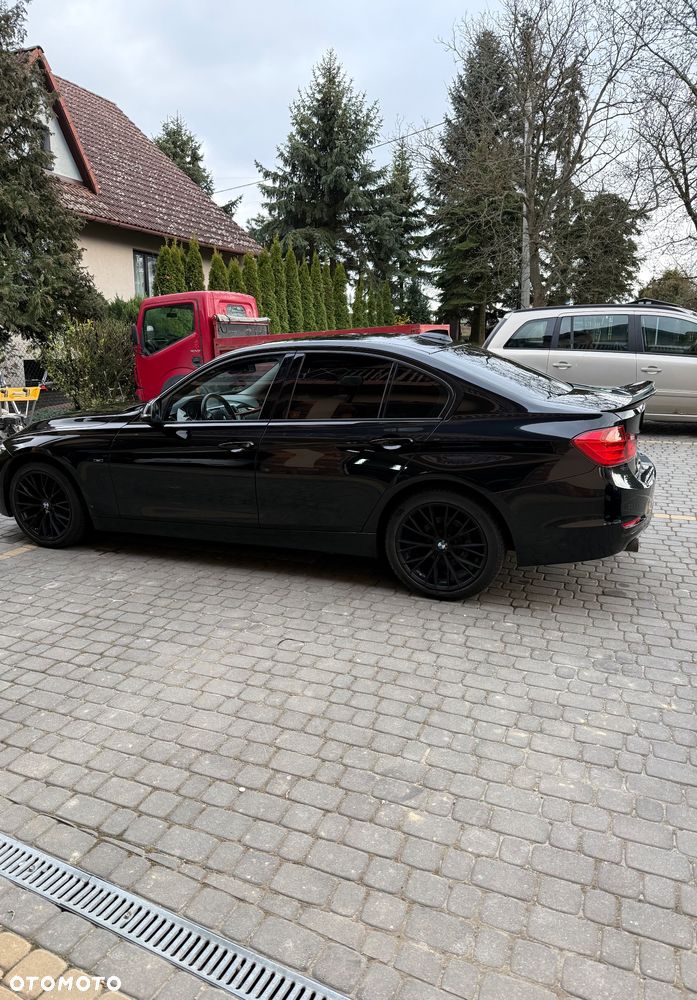 BMW Seria 3 320i xDrive Sport Line - 7