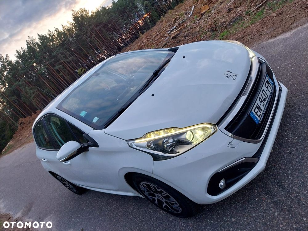 Peugeot 208 - 30