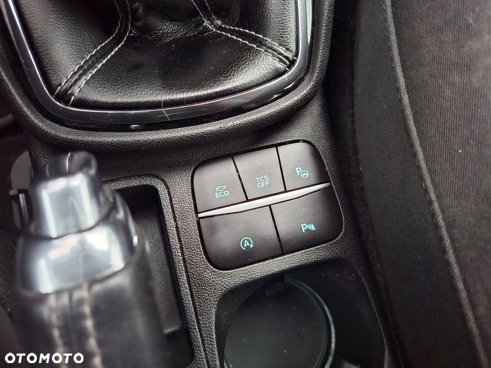 Ford Fiesta 1.0 EcoBoost S&S TITANIUM - 24