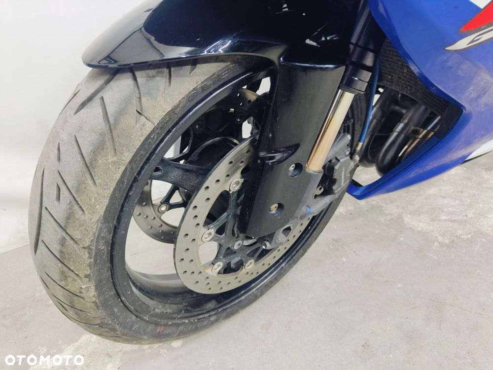 Suzuki GSX-R - 16