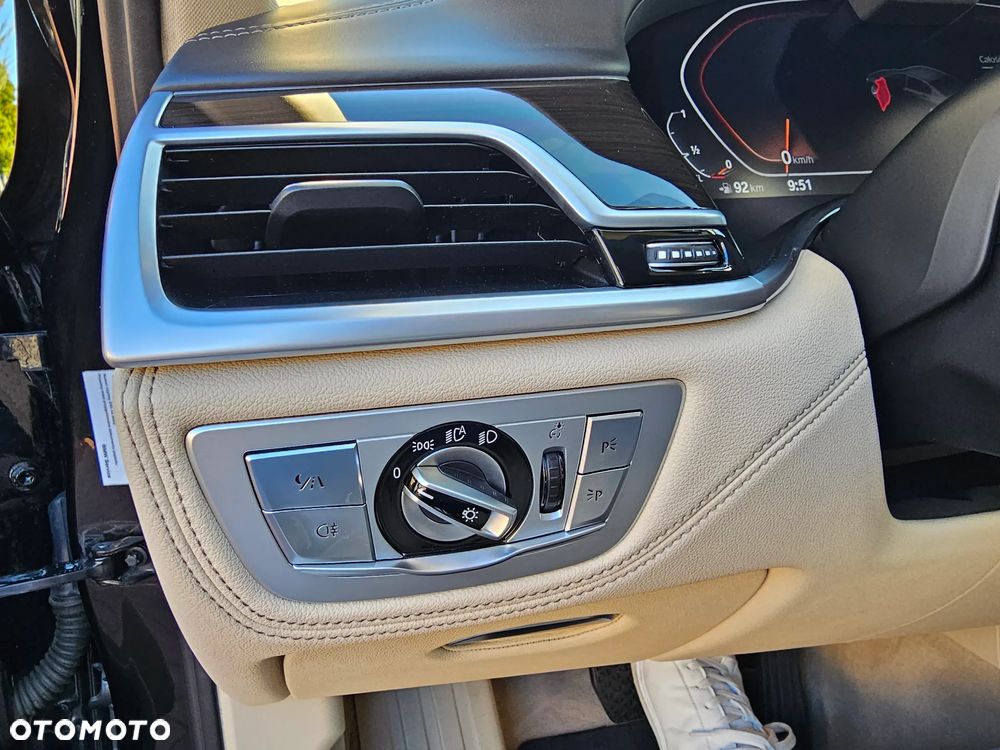 BMW Seria 7 730d mHEV - 23