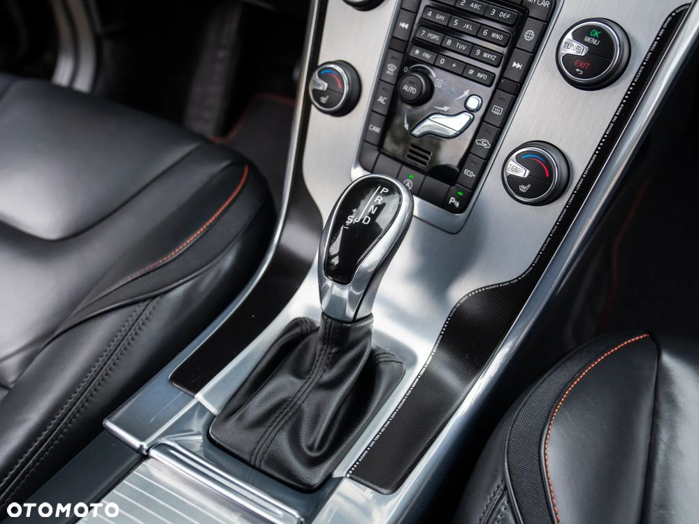 Volvo XC 60 D4 Drive-E Ocean Race - 34