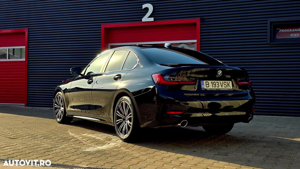 BMW Seria 3 330i Aut. Advantage - 2