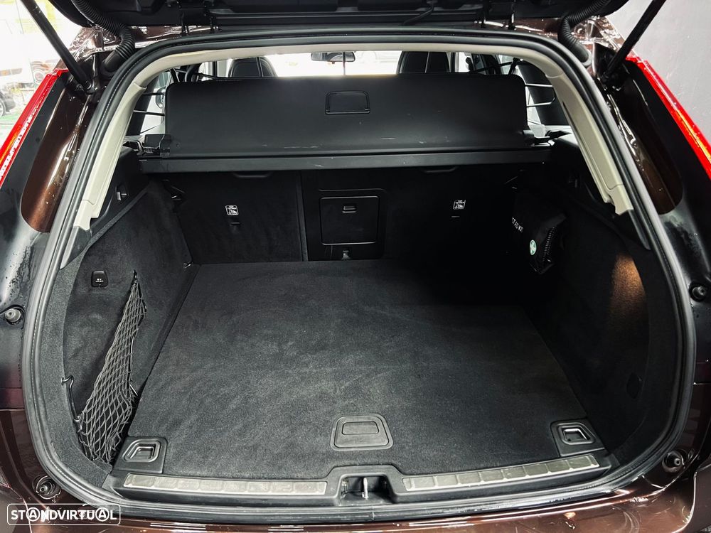 Volvo XC 60 2.0 T8 PHEV Inscription AWD - 7