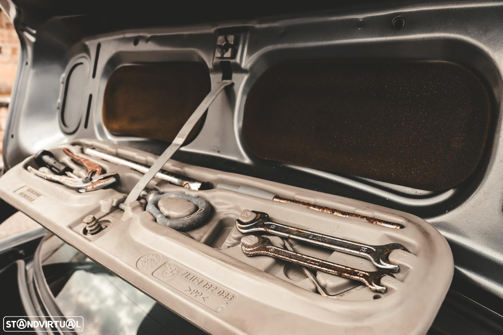 BMW 318 iS - 15