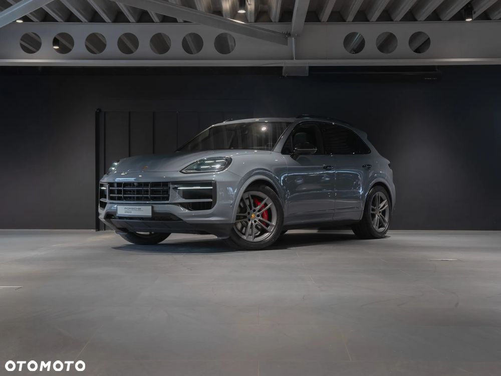 Porsche Cayenne - 1